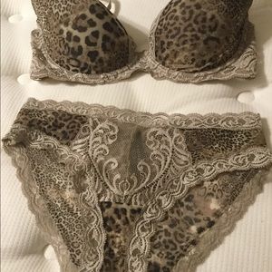 Natori Bra and Panty Set